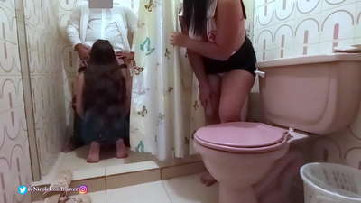 La infermera troba un metge fotent un pacient al bany de l'hospital / PART 1 / NicoleLondrawer / Chiquicandy